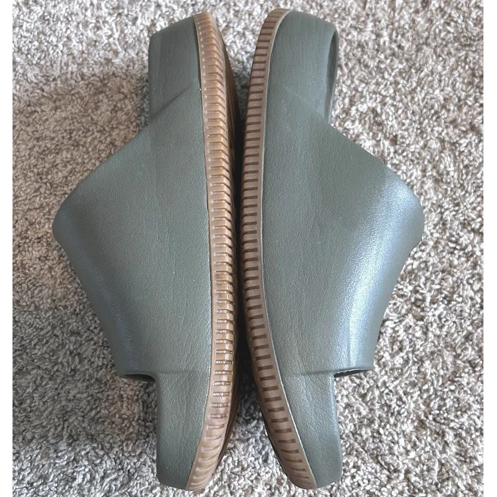 Nike Calm Medium Olive & Gum Slide Sandals SZ M9-W10